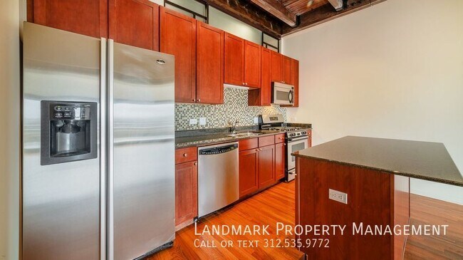 Building Photo - 758 N Larrabee St