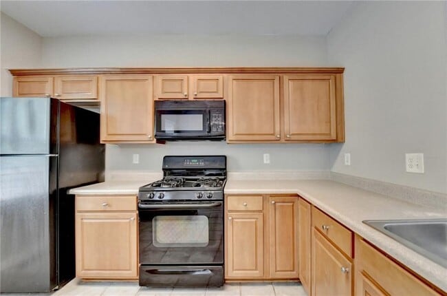 Building Photo - 4021 Edgecomb Dr