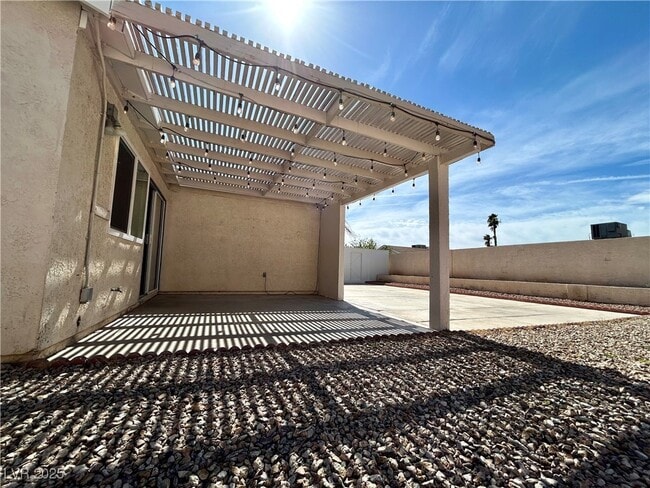 Building Photo - 7319 Clearwater Cir