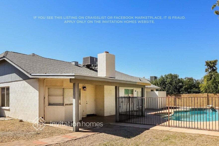 Building Photo - 6142 W Sunnyside Dr