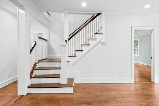 Building Photo - 6 Summit Ave