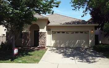 Building Photo - Spacious 3 bedroom 2 bath home in Rancho Cordova!!