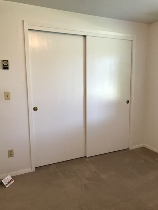 Building Photo - 787 Meadows Dr