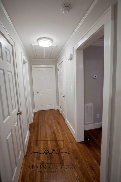 Building Photo - 126 Vanderbilt Cir