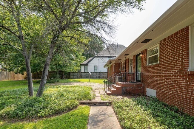 Building Photo - 5208 Gwynne Rd