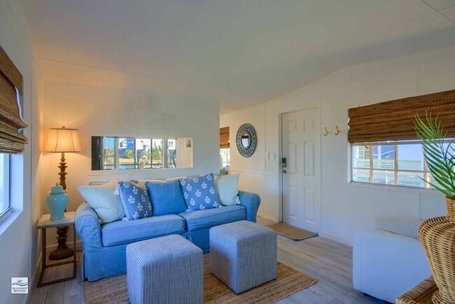 Building Photo - FURNISHED OFF-SEASON SHORT TERM RENTAL (UT...