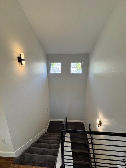 Building Photo - 3440 W 33rd Ave