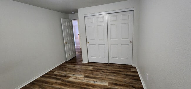 Building Photo - 735 NE Negus Pl