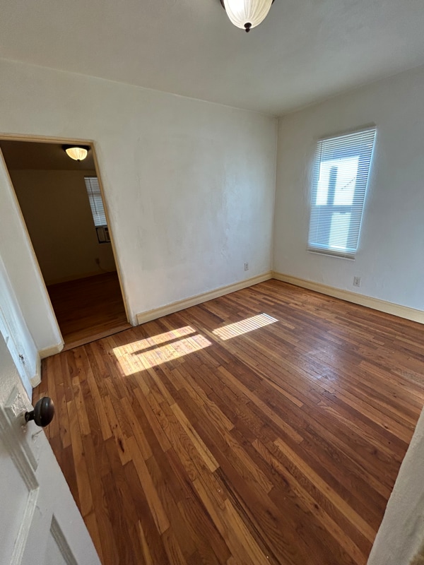Building Photo - 433 E 23rd St