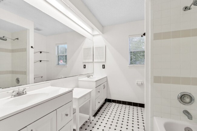 Building Photo - Charming 3BR/2BA Home on Amelia Island – C...