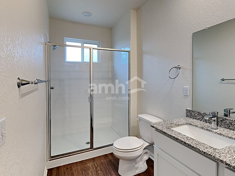 Building Photo - 421 Pebble Bend