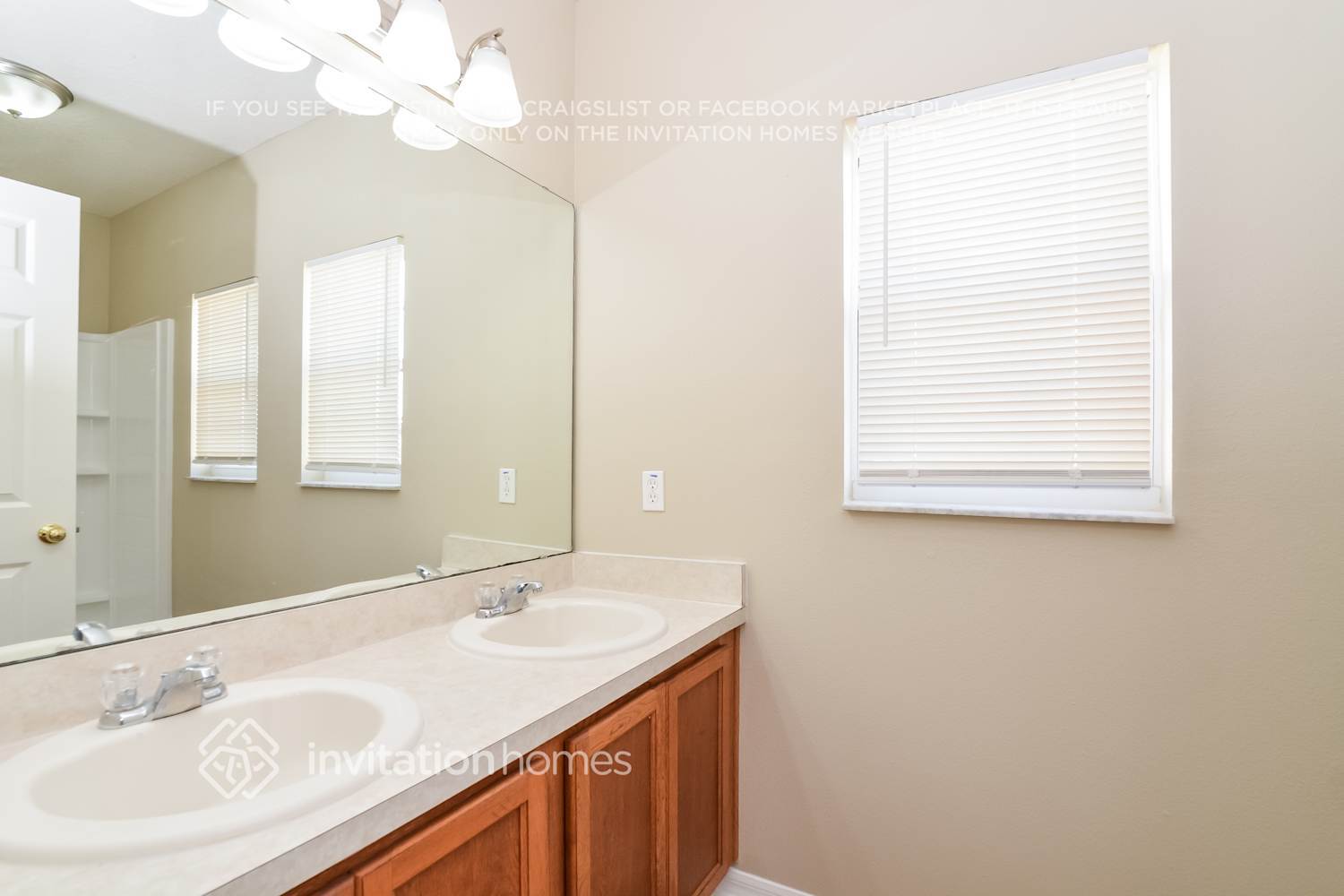 Building Photo - 910 Cumberland Dr