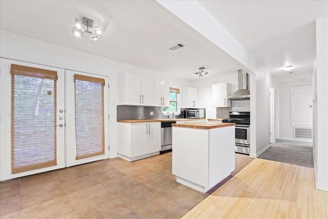 Building Photo - 6503 Guadalupe St