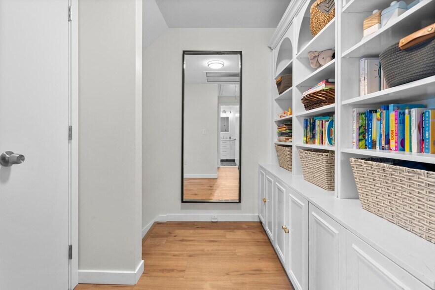 Building Photo - 26 Linden St