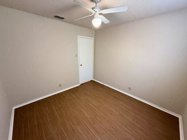Building Photo - Move-In Special. ½ off the first full month's rent with a 12-month lease.