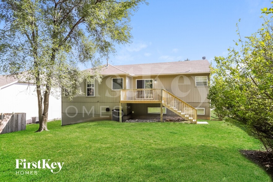 Building Photo - 8024 N Spruce Ave