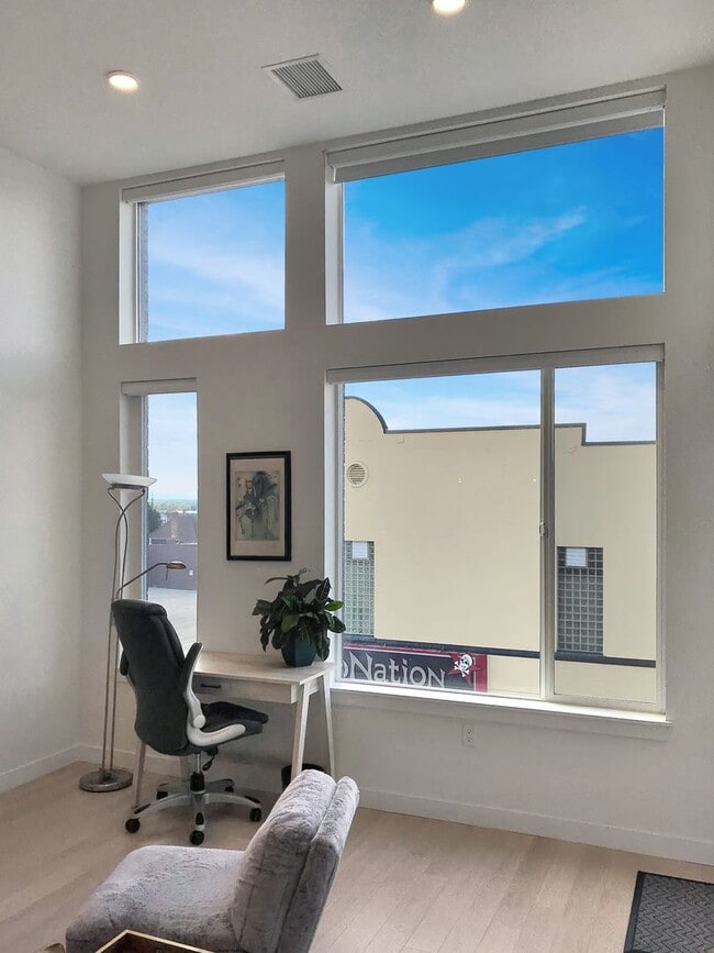 Building Photo - $0 DEPOSIT OPTION. GORGEOUS STUDIO IN 1616 SOUTH AT PLATT PARK