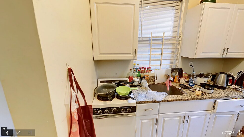 Building Photo - 126 Warren St