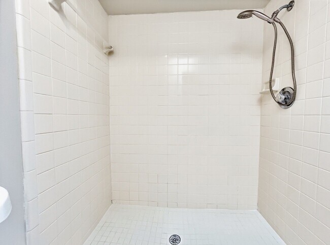 Building Photo - 1017 Whalebone Bay Dr