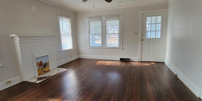 Building Photo - 207 Bell St