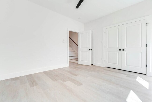 Building Photo - 5636 Dolores St