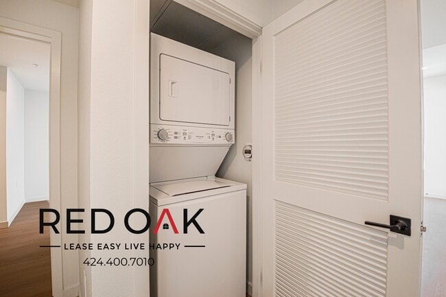 Building Photo - 856 S Gramercy Dr