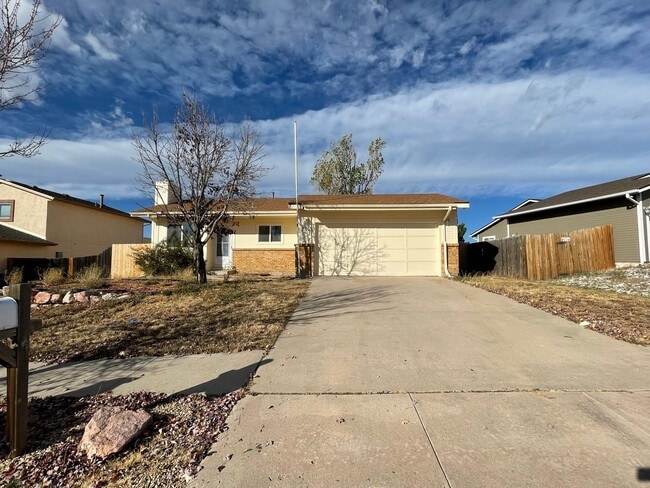 Primary Photo - 2 Bedroom 1 Bath Rancher in Constitution H...