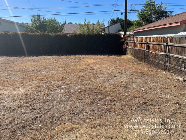 Building Photo - 2123 Driftwood Ln