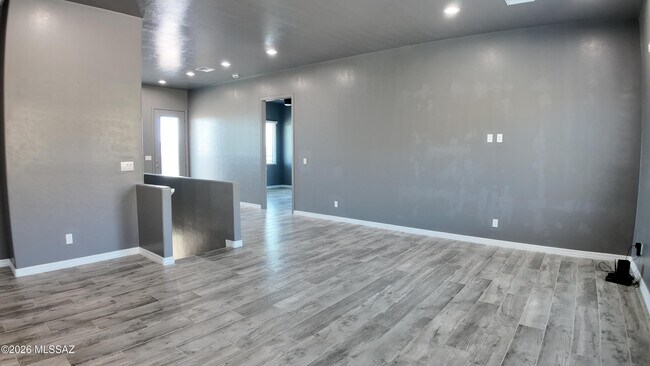 Building Photo - 339 Circulo Chica