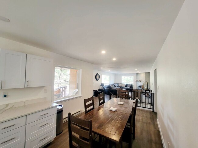 Building Photo - Spacious 4-bedroom + study home; Includes Hot tub and Pool Table - Avail. Now!