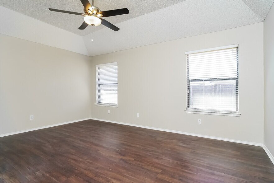 Building Photo - 812 Ironsides Ln