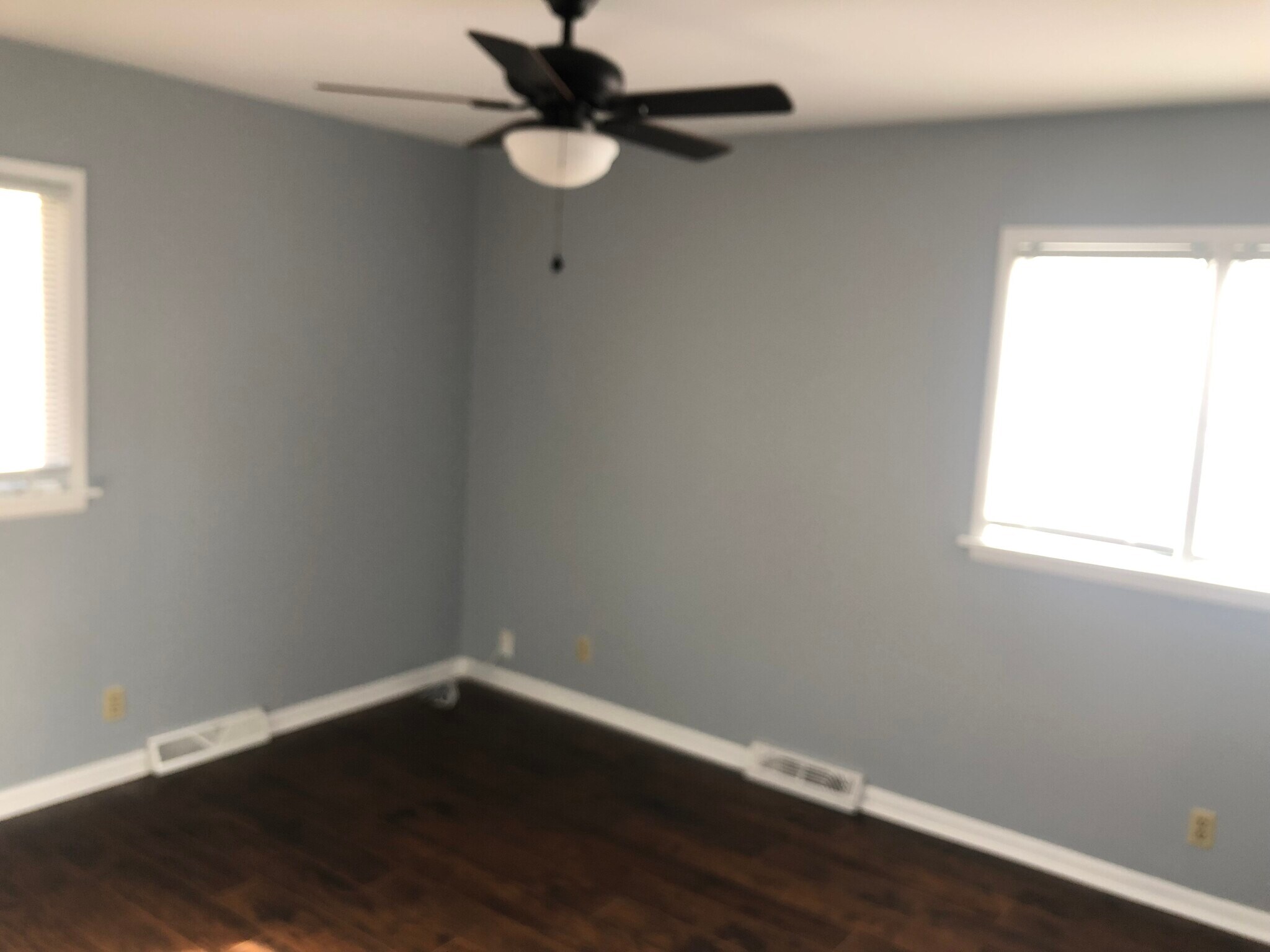 Building Photo - 2358 S Crestway St