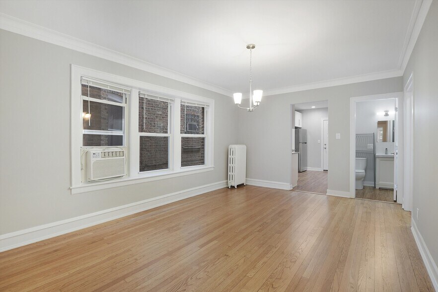 Building Photo - 5746 N Maplewood Ave