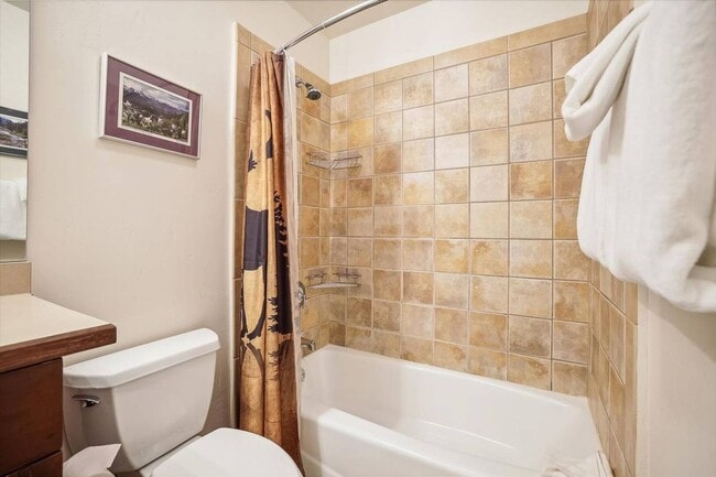 Building Photo - Walk to Main Street and the Slopes! Amenities Abound! Heat Included! Garage!