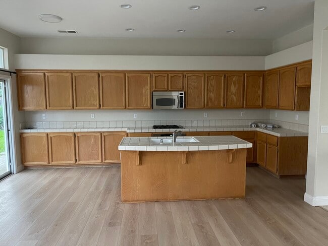 Building Photo - 5637 Darby Rd