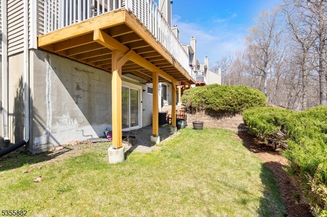 Building Photo - 57 Autumn Ridge Rd