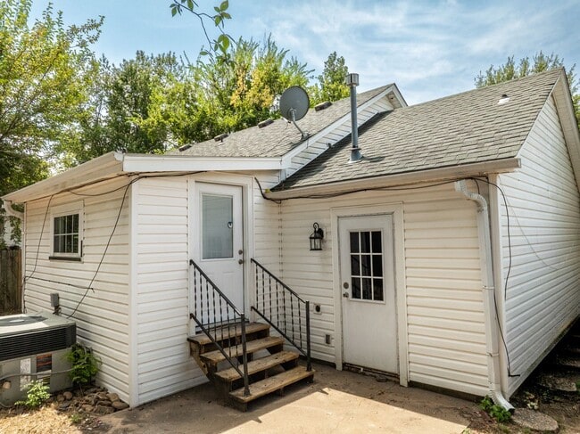 Building Photo - 622 N 30th St