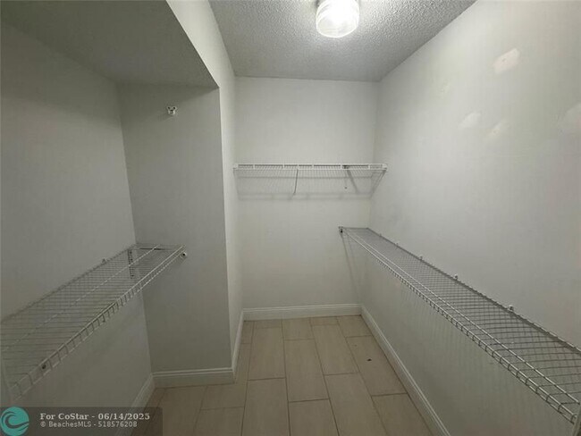 Building Photo - 336 N Birch Rd