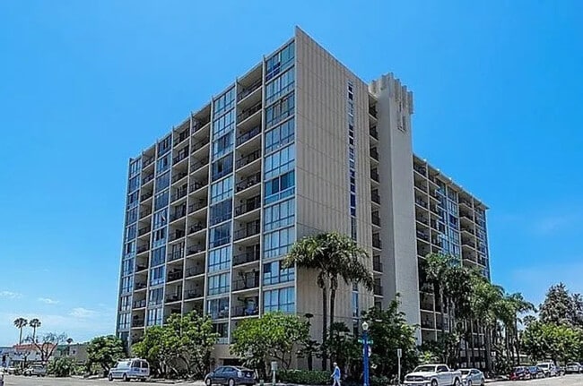 Building Photo - 4944 Cass St