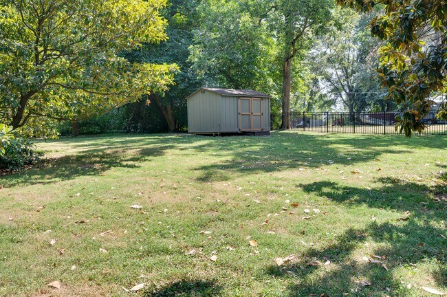 Building Photo - 5040 Stillwood Dr