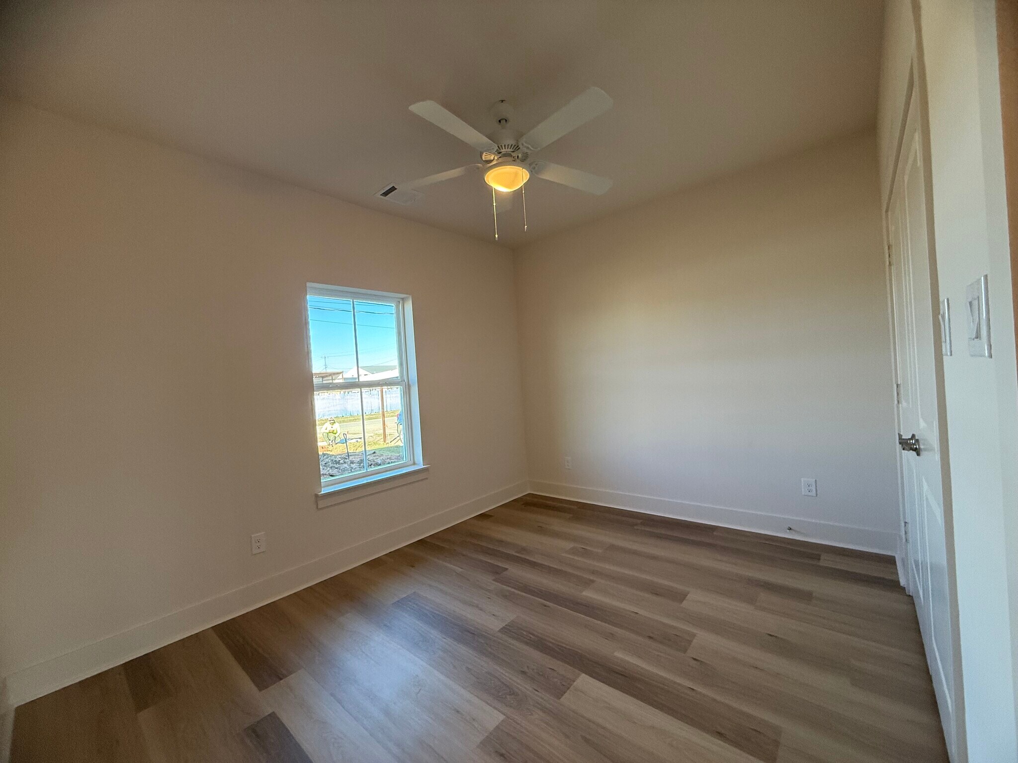 Building Photo - 207 Railroad Ave