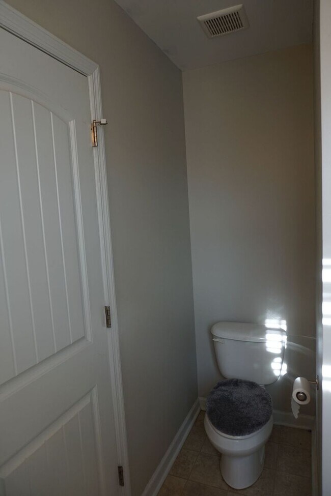 Building Photo - 3 Bedroom 2.5 Bathroom with a Bonus Room located in The Cottages at Petersburg Subdivision, Richl...