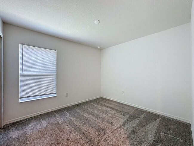 Building Photo - LIKE NEW HOME IN PRESERVATION POINT, Davenport