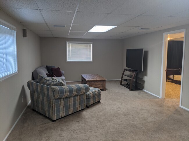 Building Photo - 2089 S Deframe St