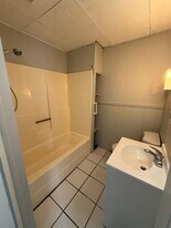 Building Photo - 12 Cottage Green