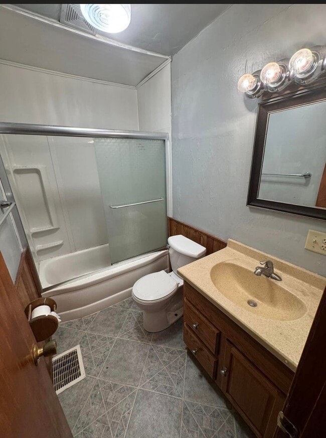 Building Photo - 22792 Kansas Ave