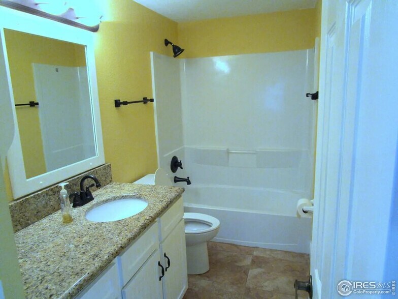 Bathroom - 2043 Bronson St