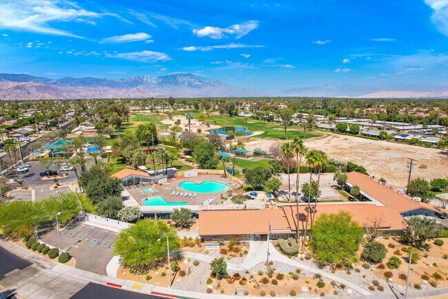 Building Photo - 2-Bedrooms and 2-Bathrooms Home Palm Desert
