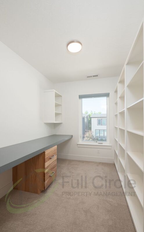 Building Photo - 1624 W Cyrus St