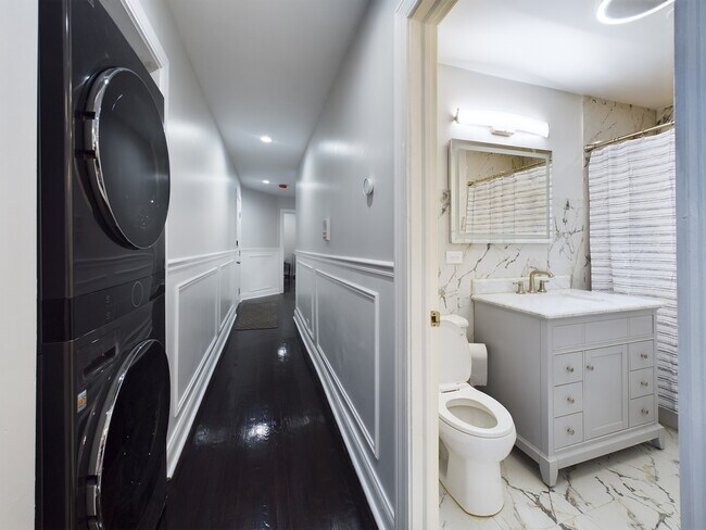 Building Photo - 5005 S Prairie Ave